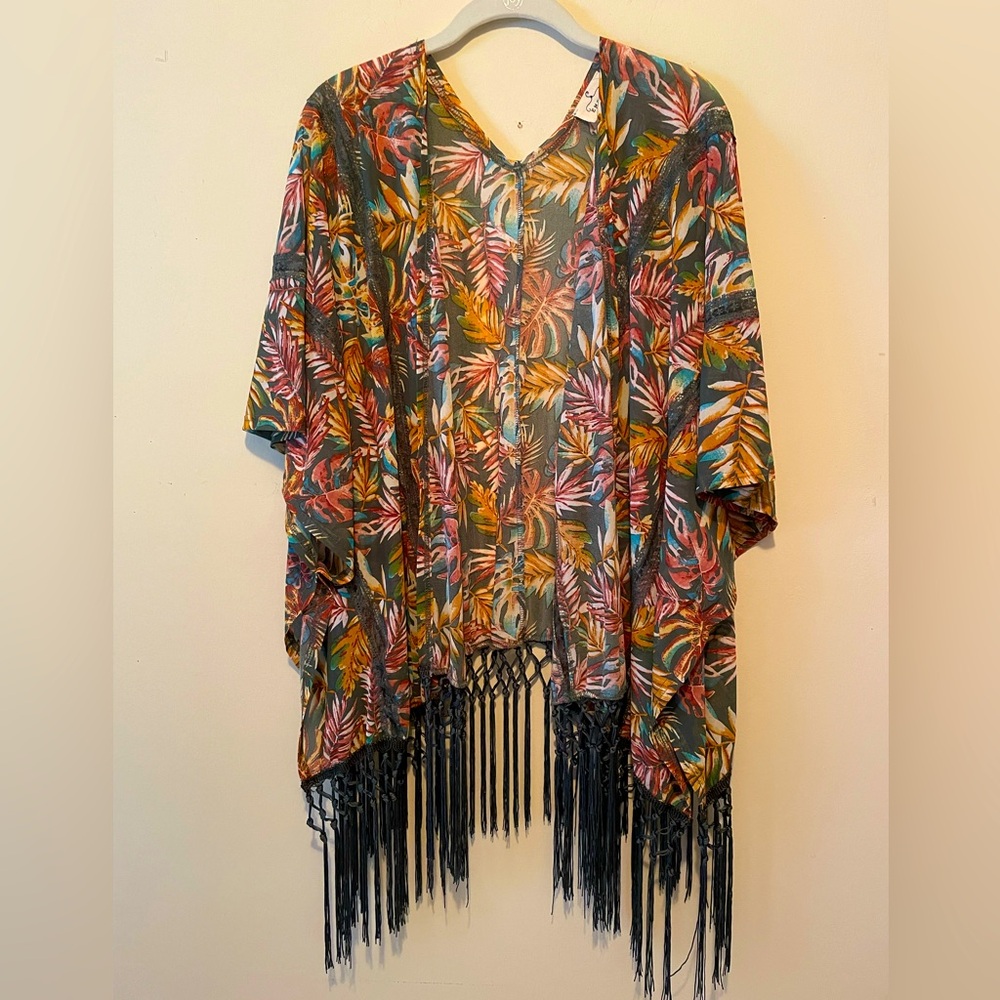 Ember Open Front Floral Kimono.  Sleeves w/Fringe Detail.  Relaxed Fit.  Size L.